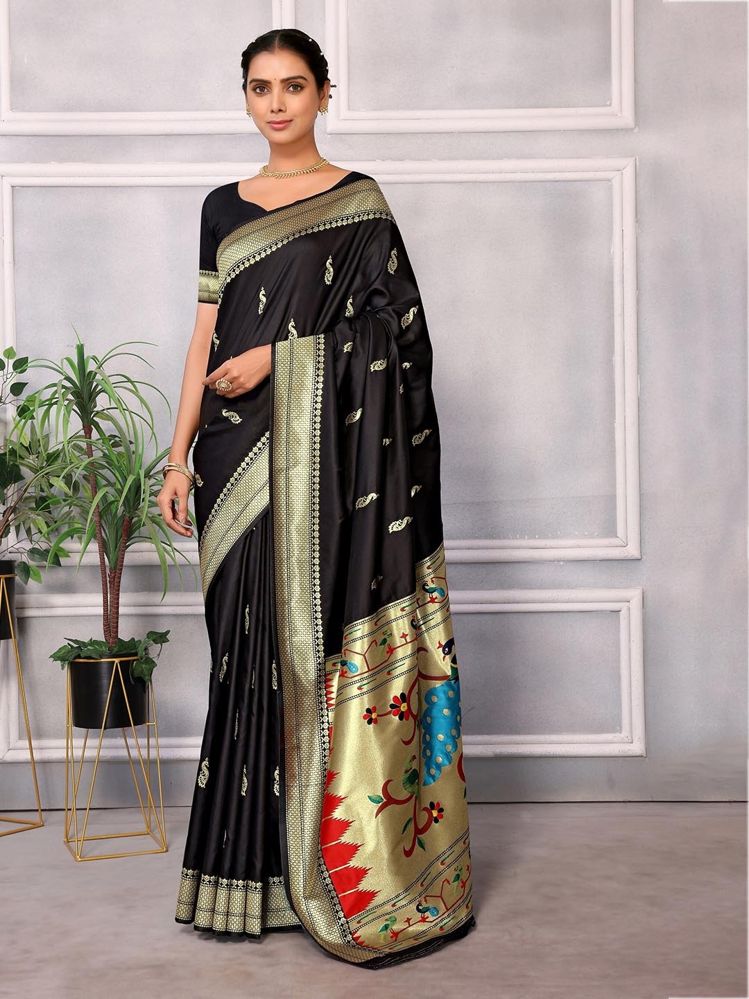 

DIVASTRI Ethnic Motifs Woven Design Zari Designer Paithani Saree, Black