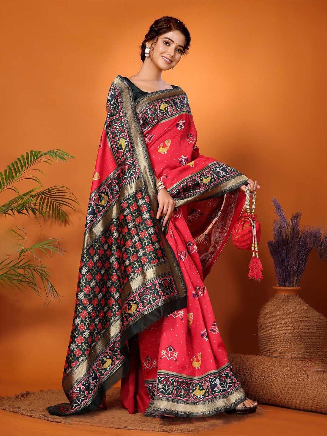 

DIVASTRI Ethnic Motifs Woven Design Zari Silk Cotton Patola Saree, Red