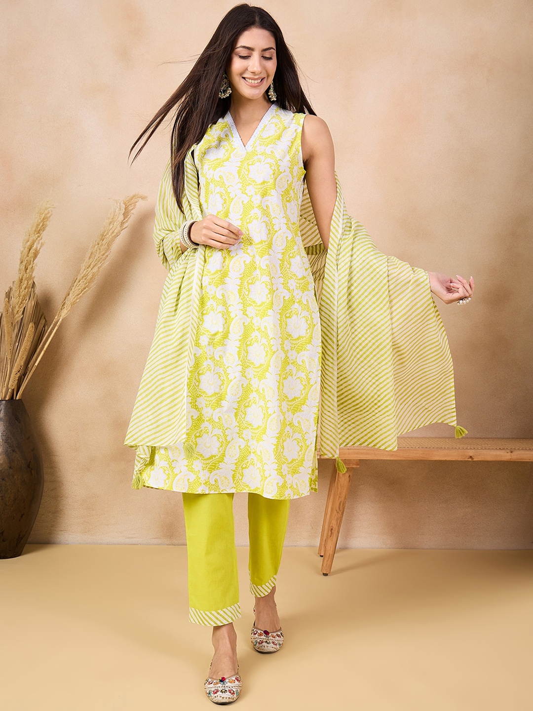 

Anouk Floral Printed Pure Cotton Kurta & Trousers With Dupatta, Green