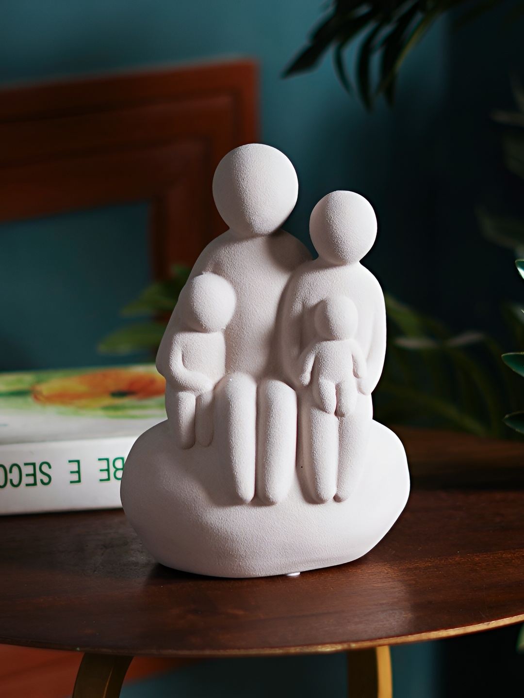 

THE ARTMENT White Harmony Bond Artment Family Sculpture Figurine Showpiece