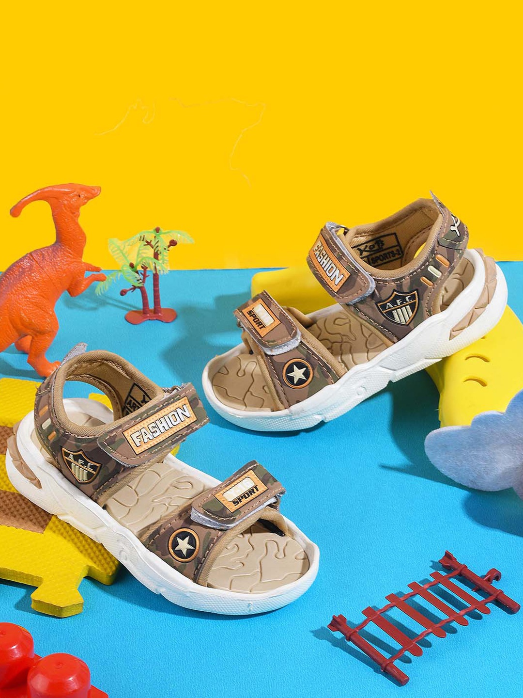 

KATS Boys Printed Anti Skid Sports Sandals, Beige