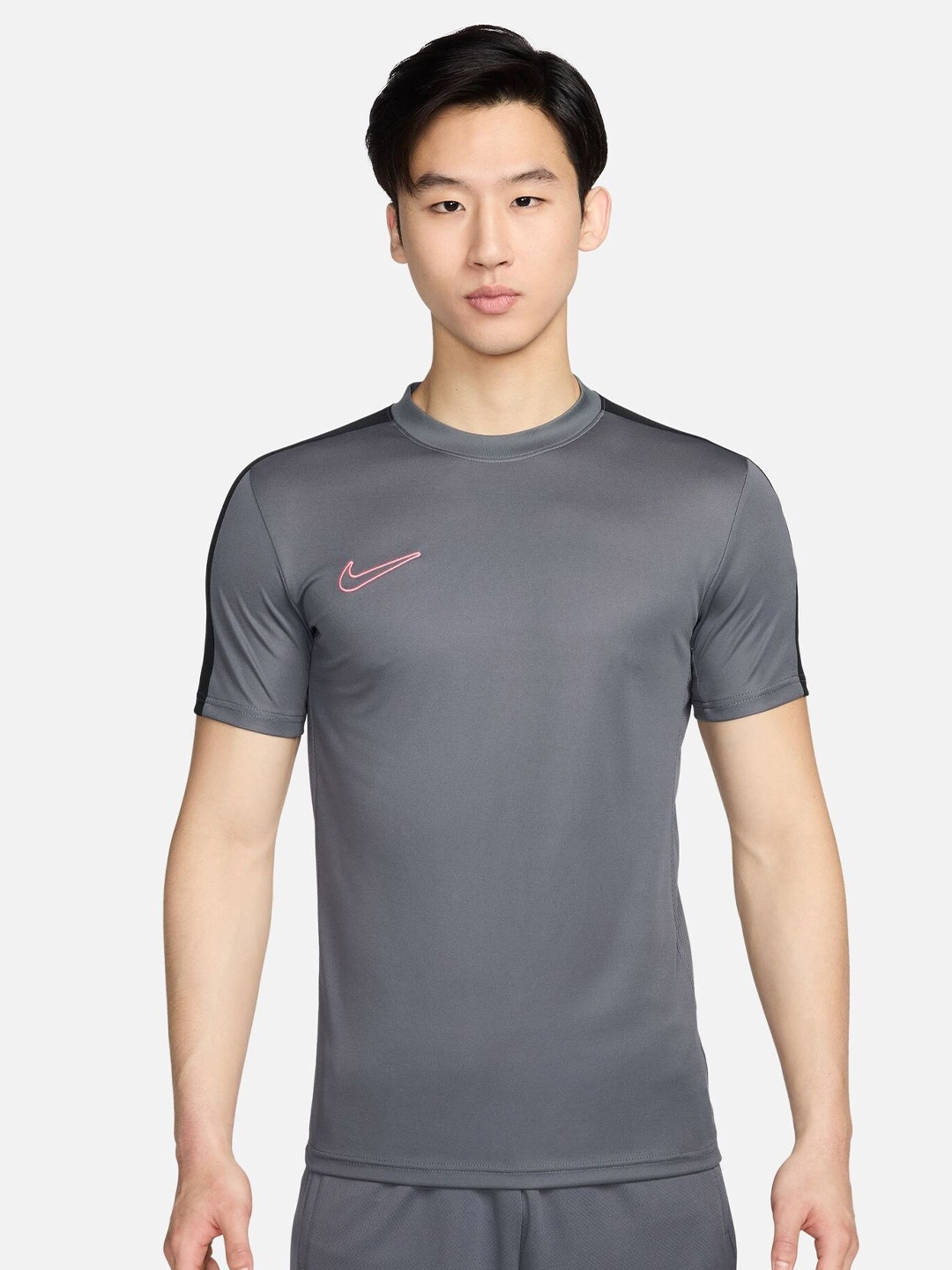 

Nike Dri-FIT Academy Men's Short-Sleeve Football Top, Grey