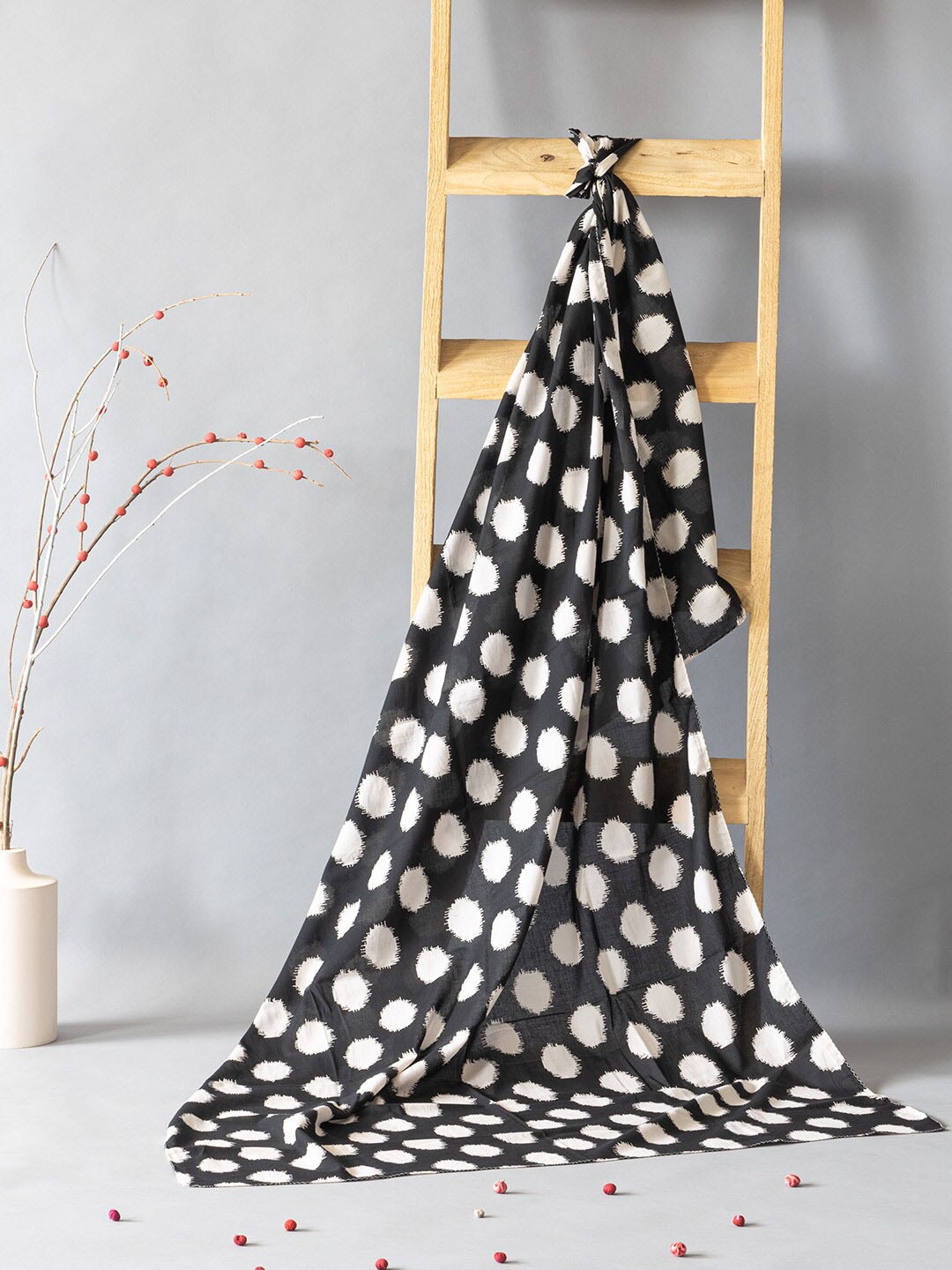 

Contrast Living Geometric Printed Pure Cotton Scarf, Black