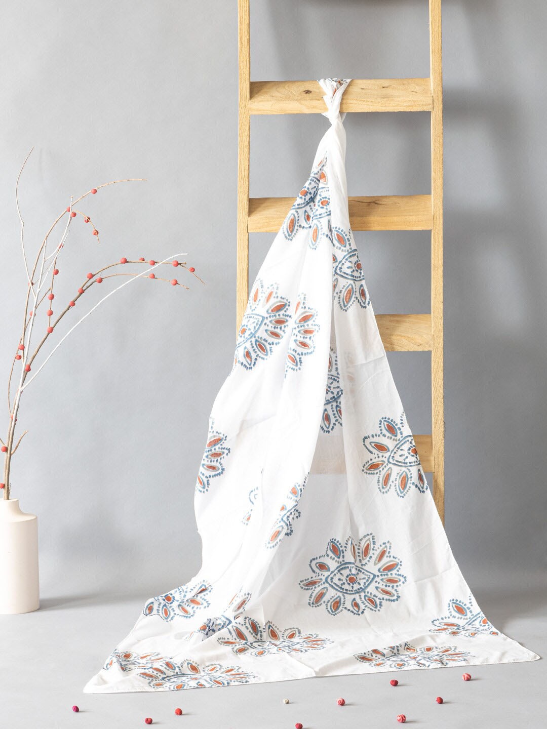

Contrast Living Ethnic Motif Printed Pure Cotton Scarf, White