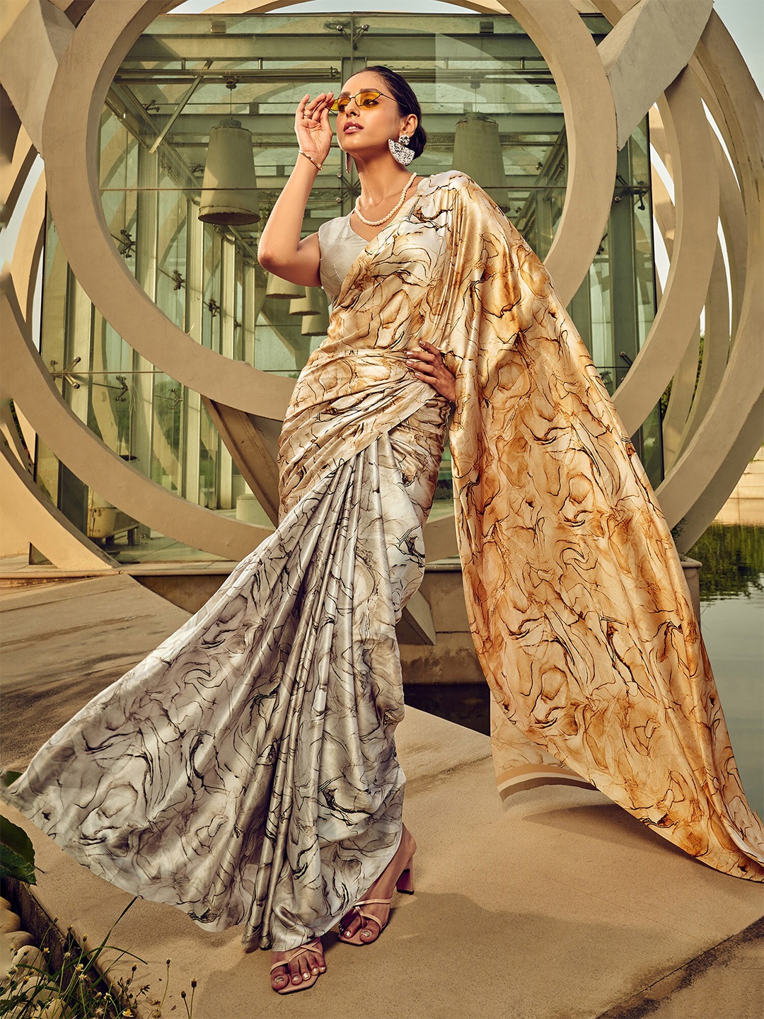 

elora Abstract Printed Satin Saree, Beige
