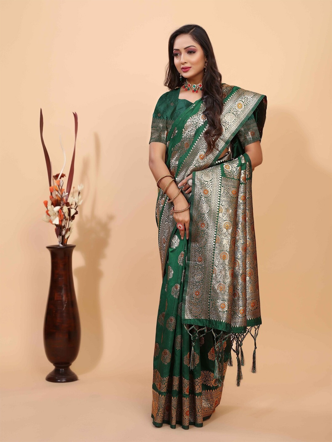 

DRIZOMIZ Ethnic Motifs Woven Design Zari Pure Silk Banarasi Saree, Green
