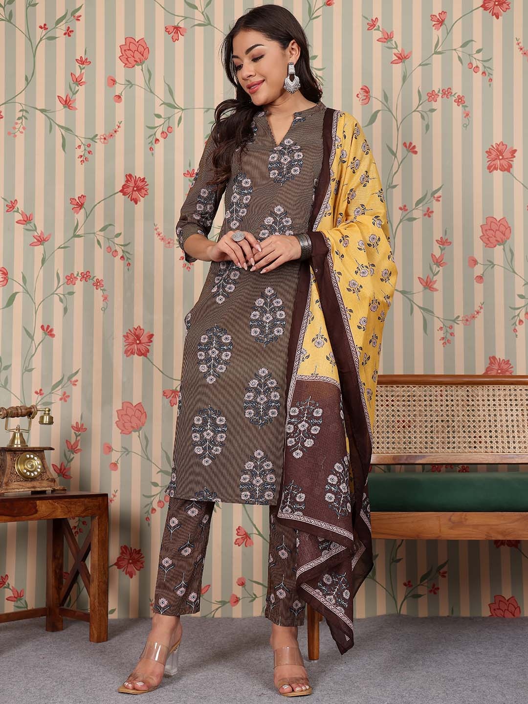 

Ode by House of Pataudi Ethnic Motifs Printed Pure Cotton Kurta With Trousers & Dupatta, Green