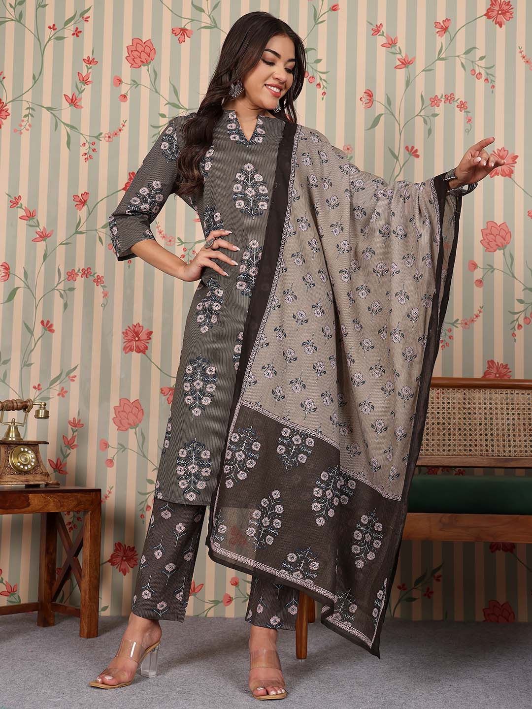 

Ode by House of Pataudi Ethnic Motifs Printed Pure Cotton Kurta With Trousers & Dupatta, Green