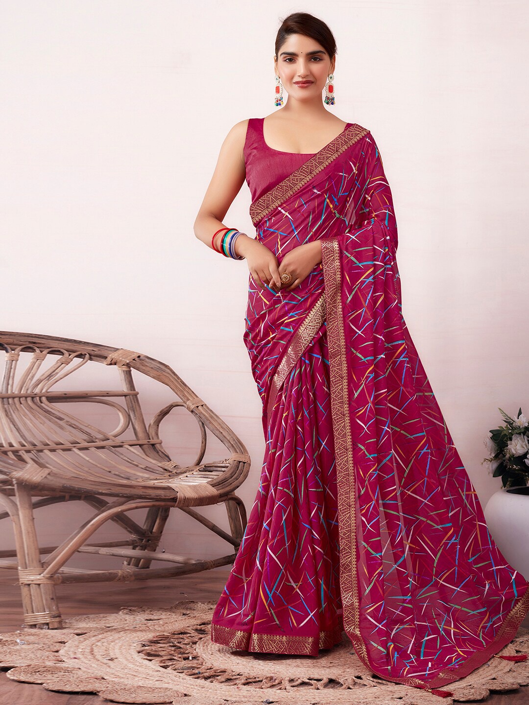 

KALINI Geometric Printed Zari Saree, Magenta