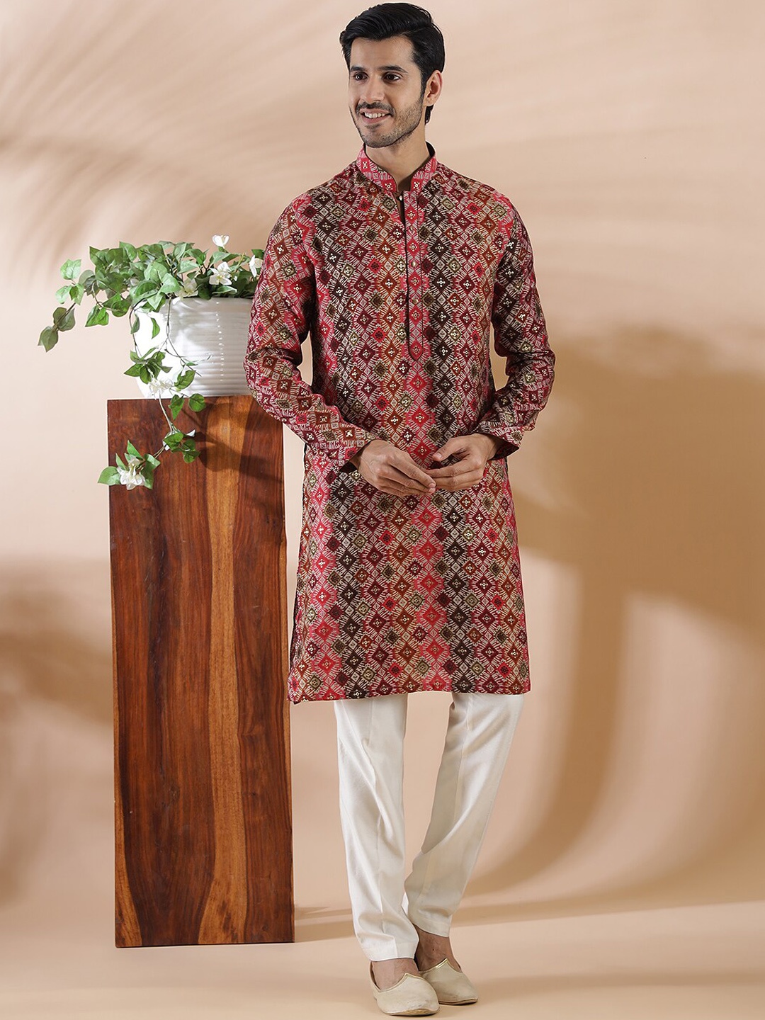 

THE KURTA COMPANY Geometric Foil Printed Mandarin Collar Silk Straight Kurta, Brown