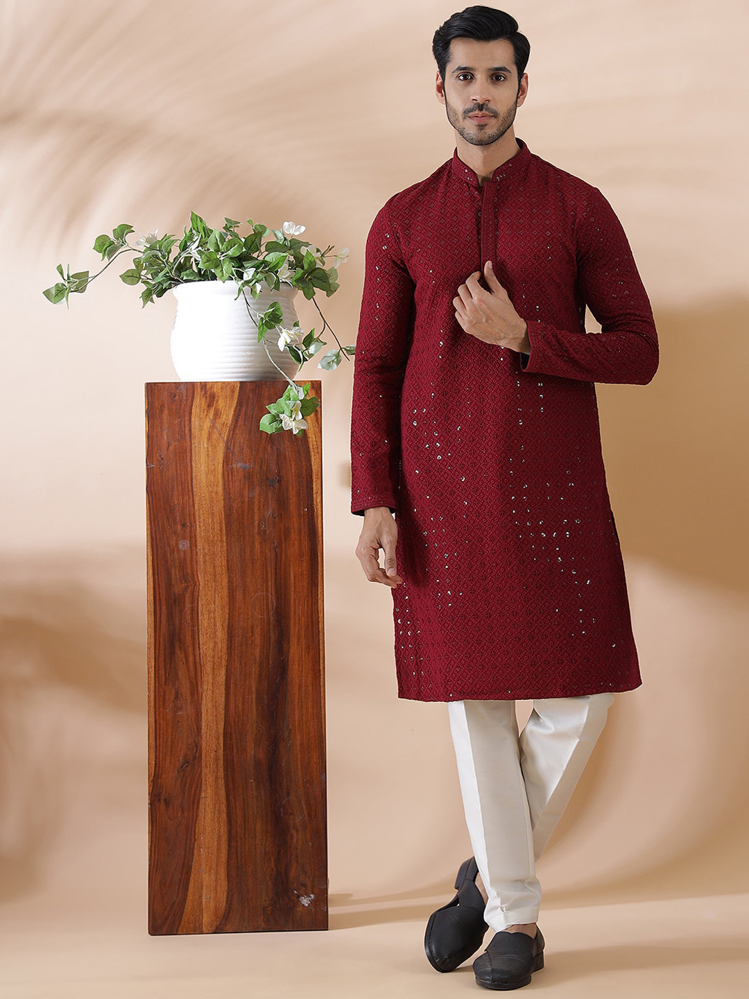 

THE KURTA COMPANY Geometric Mandarin Collar Lucknowi Thread Work Kurta, Maroon