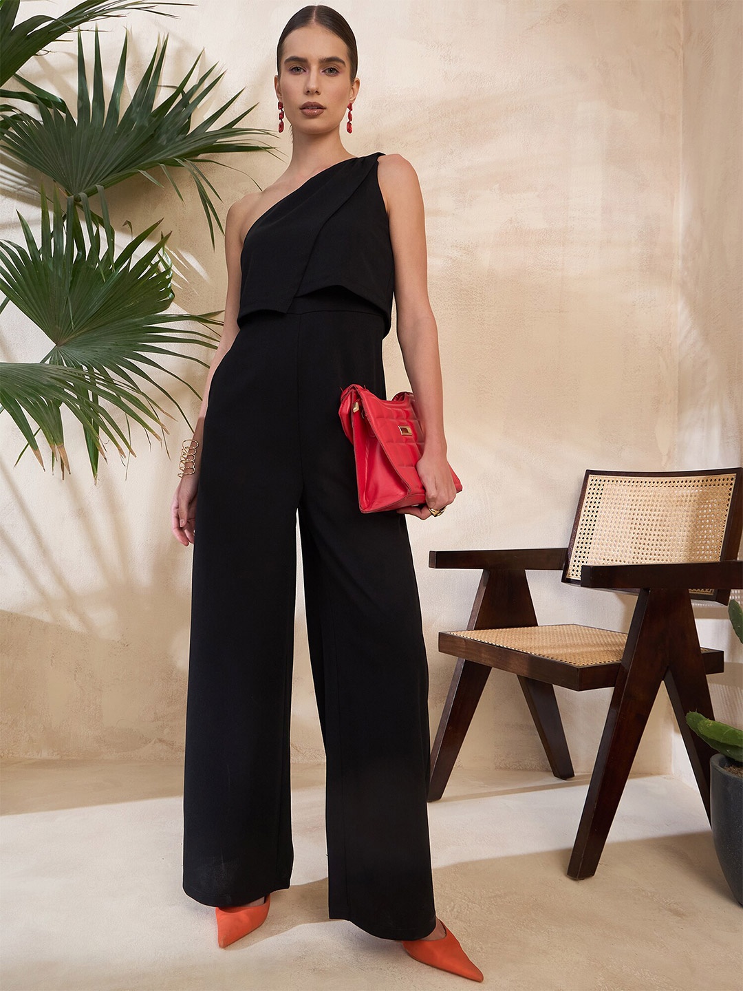 

STYLECAST X KASSUALLY Black One Shoulder Basic Jumpsuit