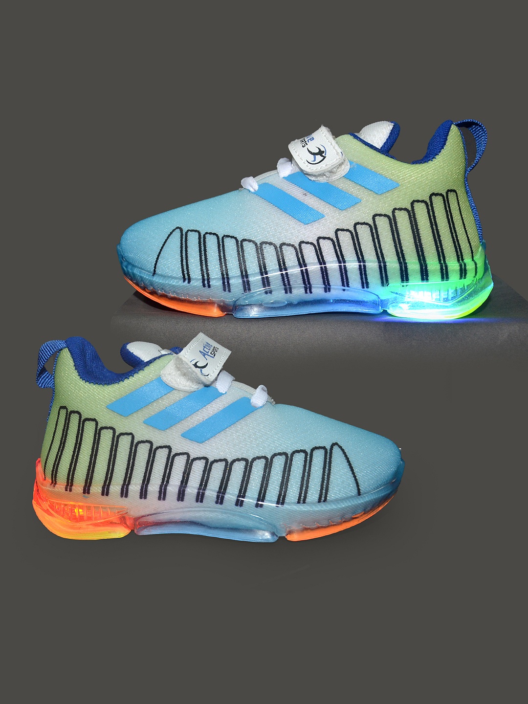 

BAESD Kids Colourblocked Mid Top LED Sneakers, Blue