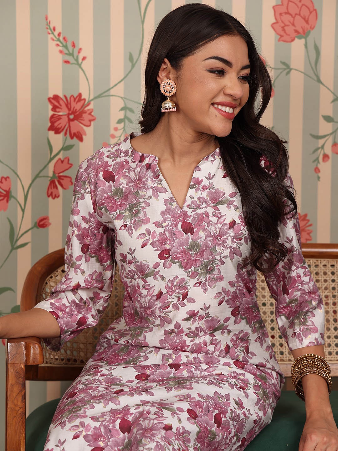 

Ode by House of Pataudi Ethnic Motifs Printed Straight Chanderi Silk Kurta with Trousers, Pink