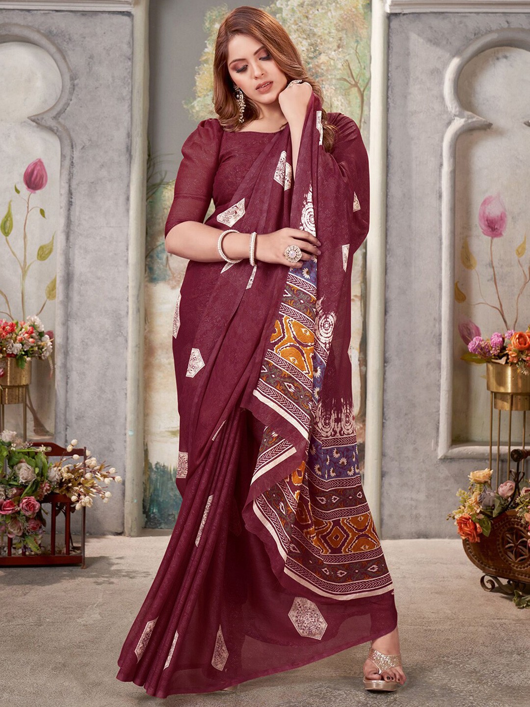 

Mitera Floral Printed Saree, Maroon