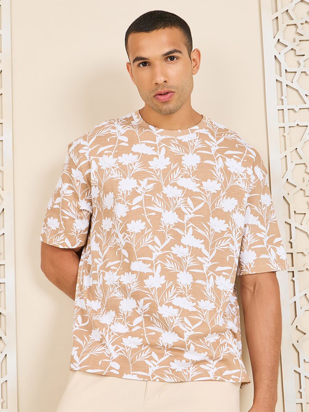 

Styli Men Floral Print Oversized Cotton T-shirt, Beige