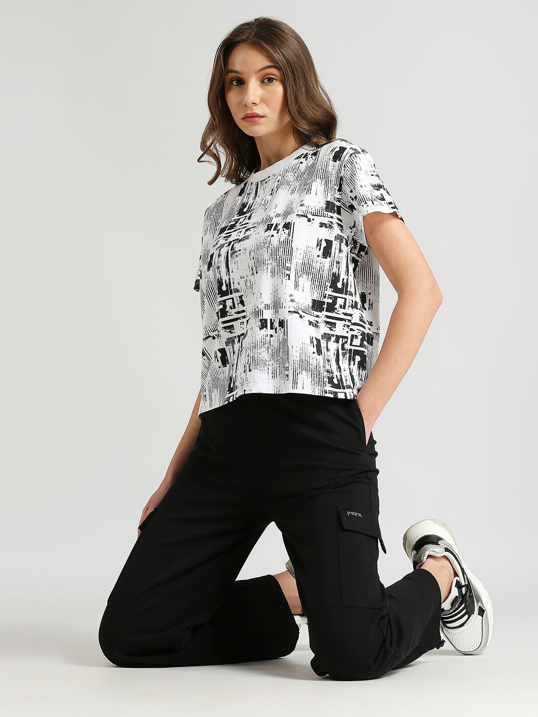 

Pepe Jeans Relaxed Fit Graphic Printed Round Neck Short Sleeves T-shirt, White