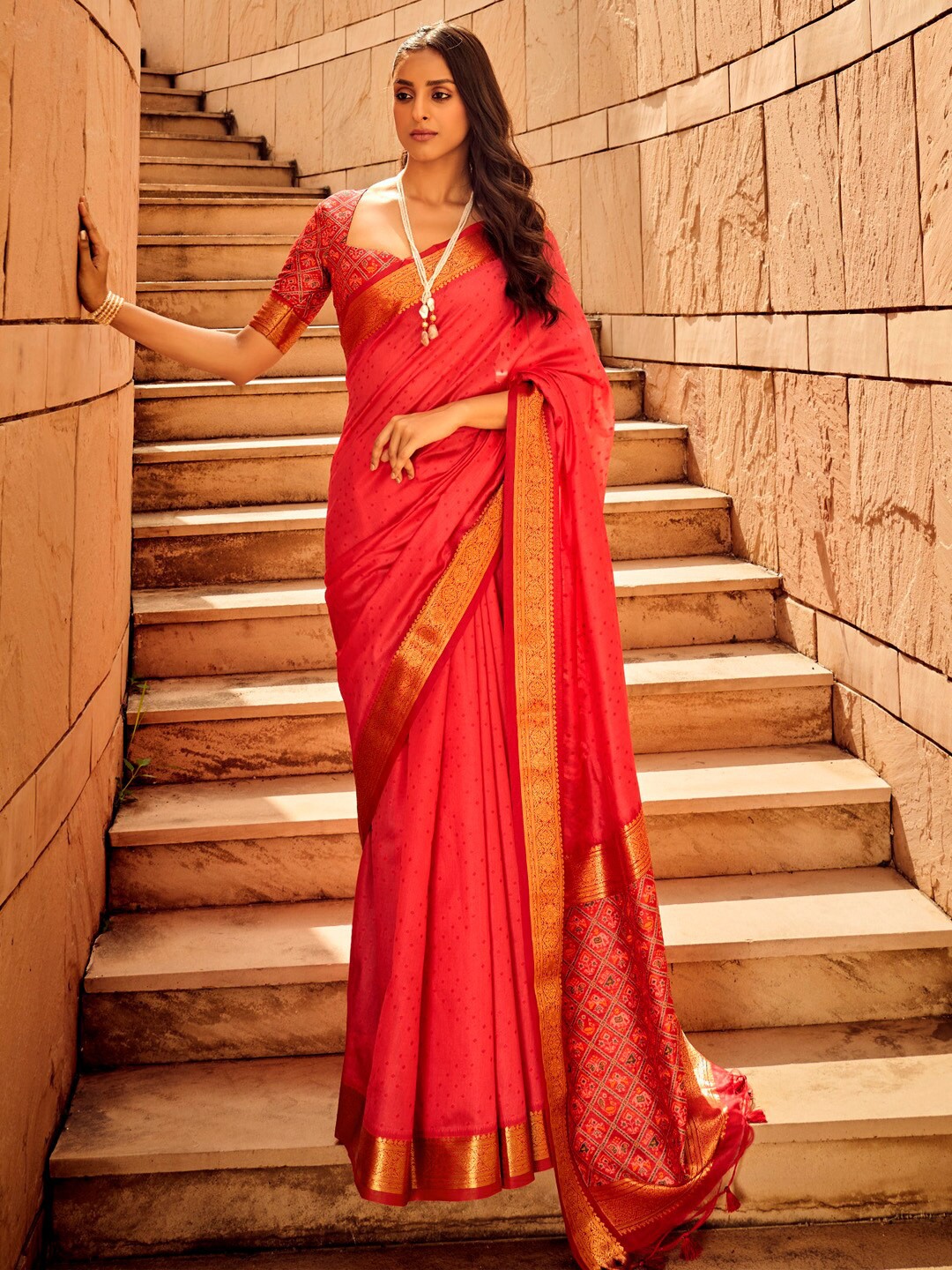 

Mitera Woven Design Zari Patola Saree, Pink