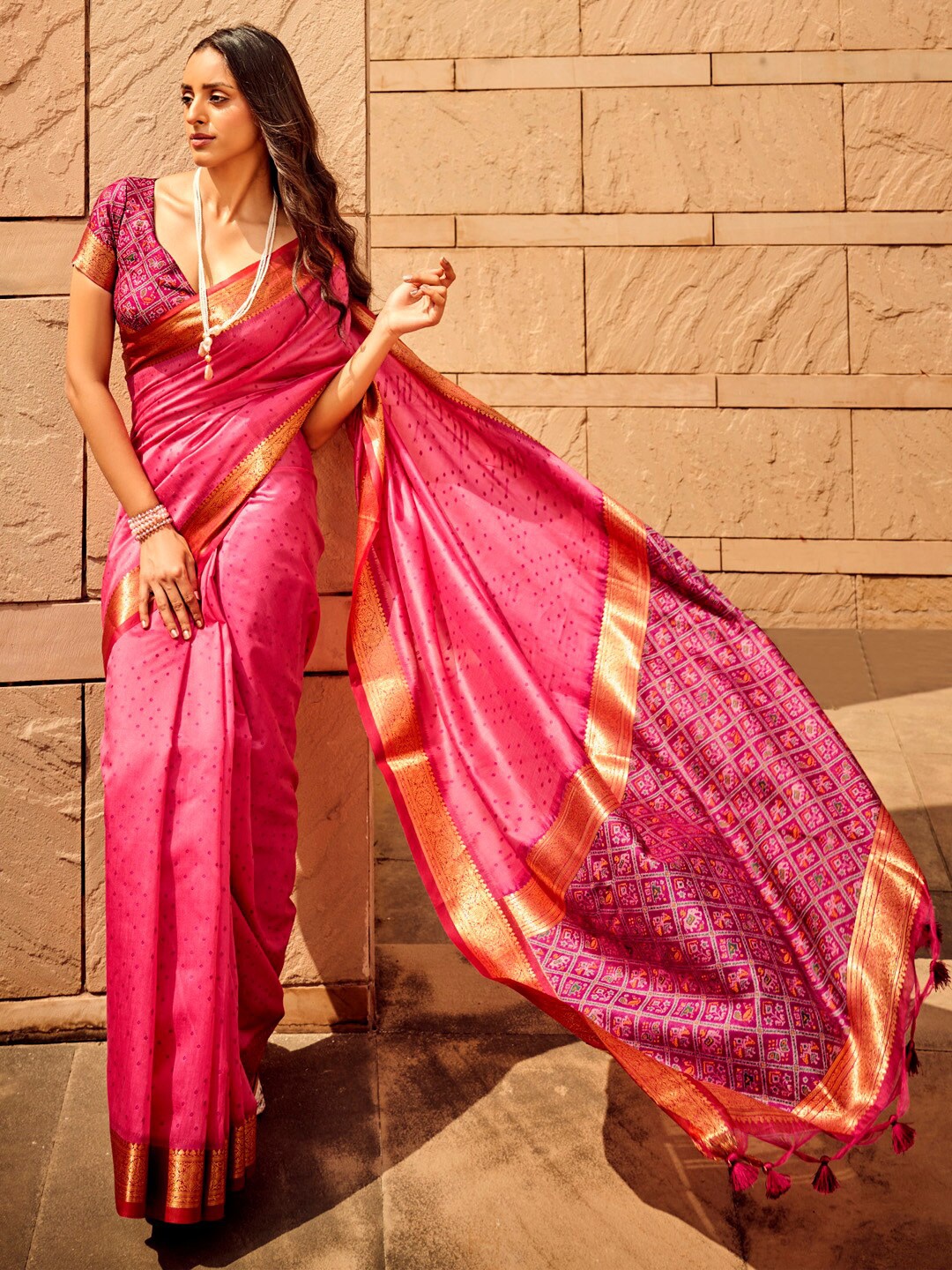 

Mitera Geometric Printed Woven Design Zari Patola Saree, Pink