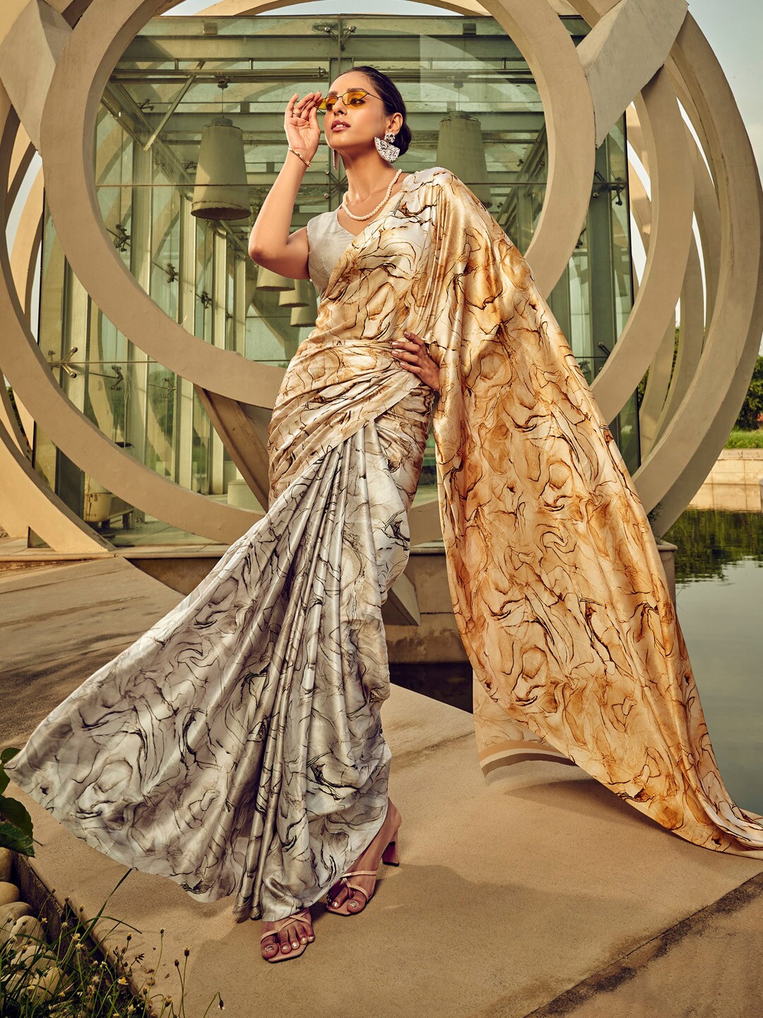 

Mitera Geometric Printed Satin Saree, Metallic