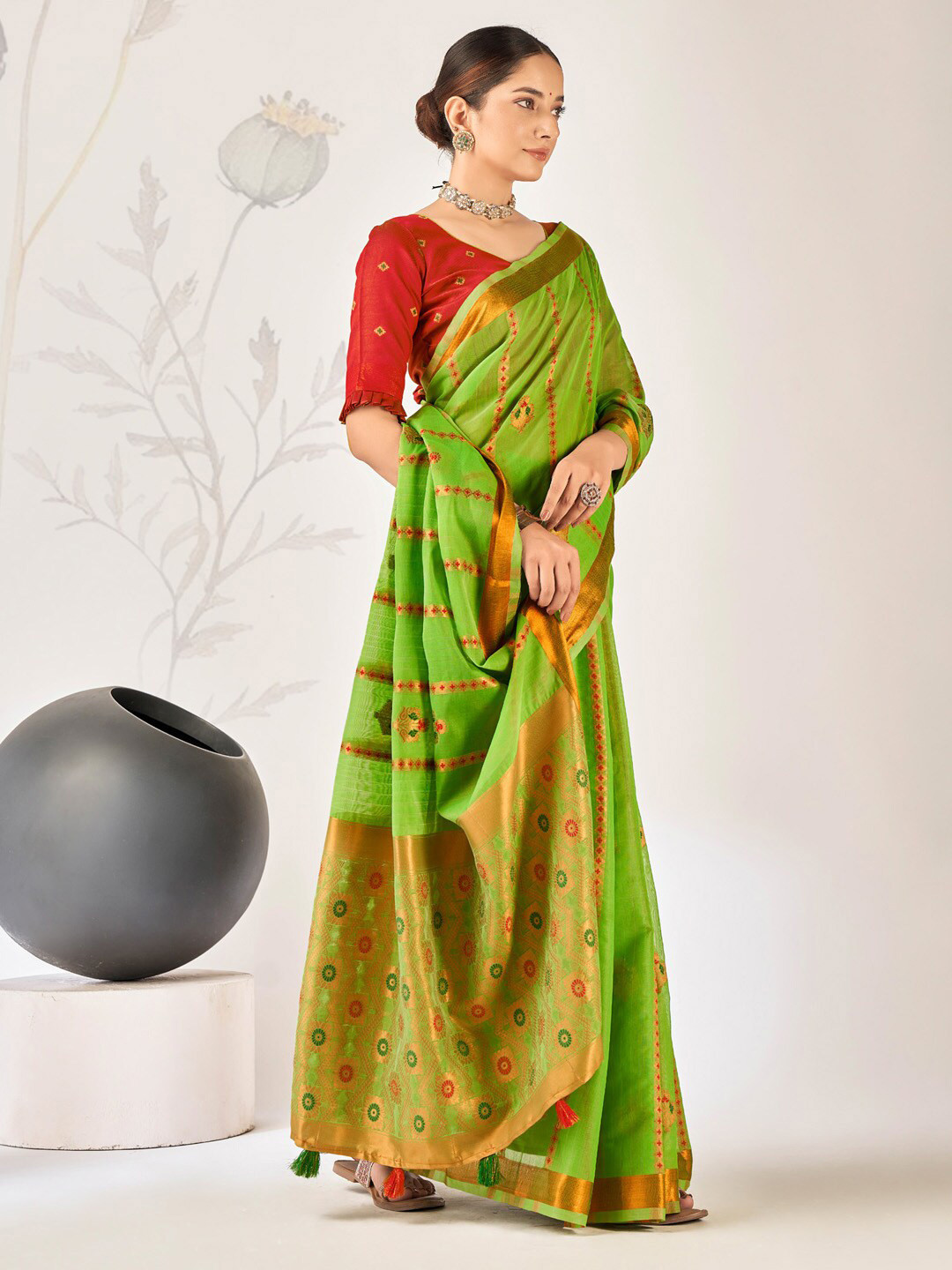 

Mitera Ethnic Motifs Woven Design Zari Banarasi Saree, Green