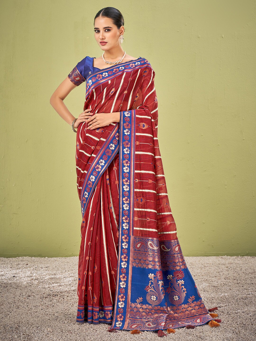 

Mitera Ethnic Motifs Woven Design Zari Banarasi Saree, Maroon