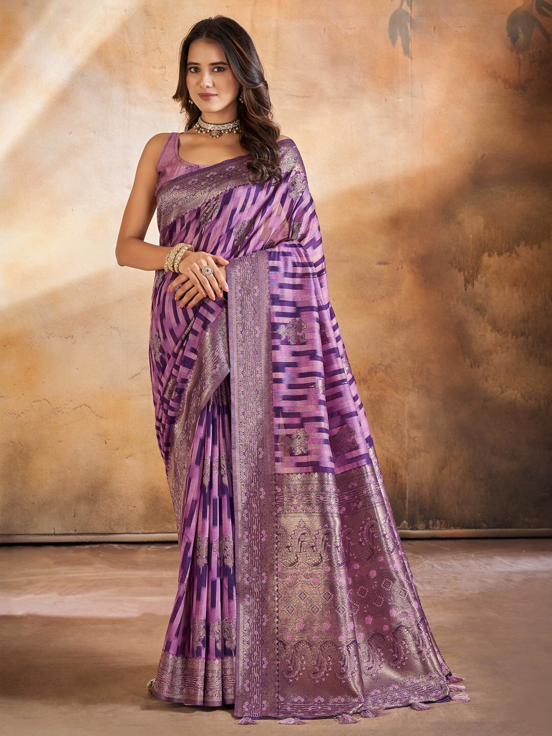 

Mitera Woven Design Zari Banarasi Saree, Mauve