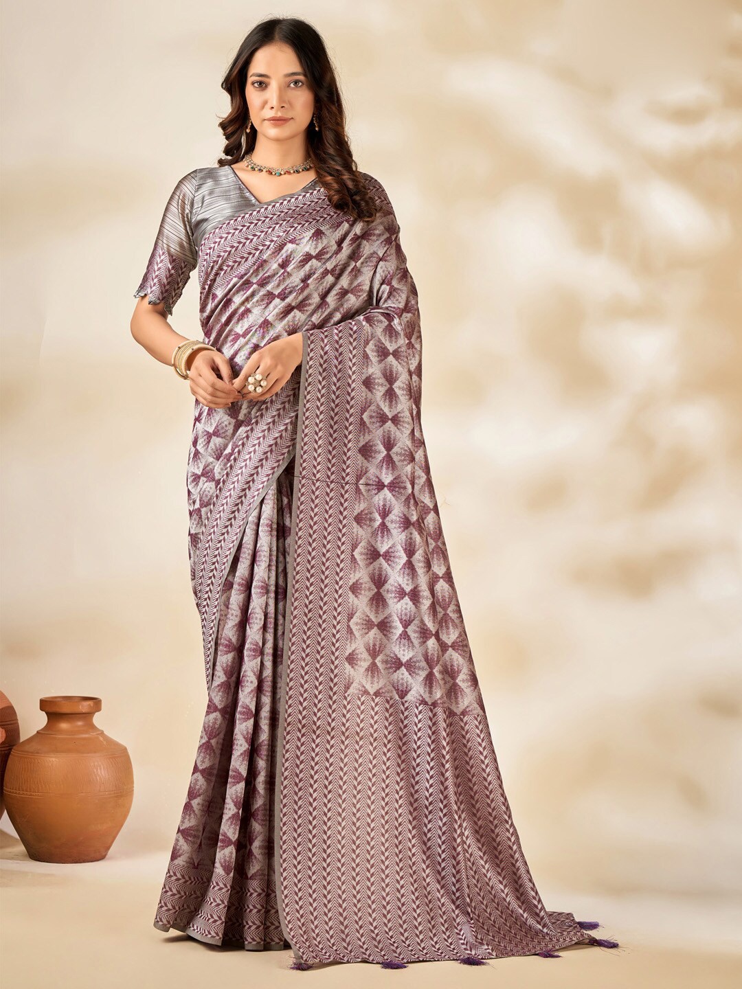 

Mitera Ethnic Motifs Woven Design Zari Banarasi Saree, Metallic