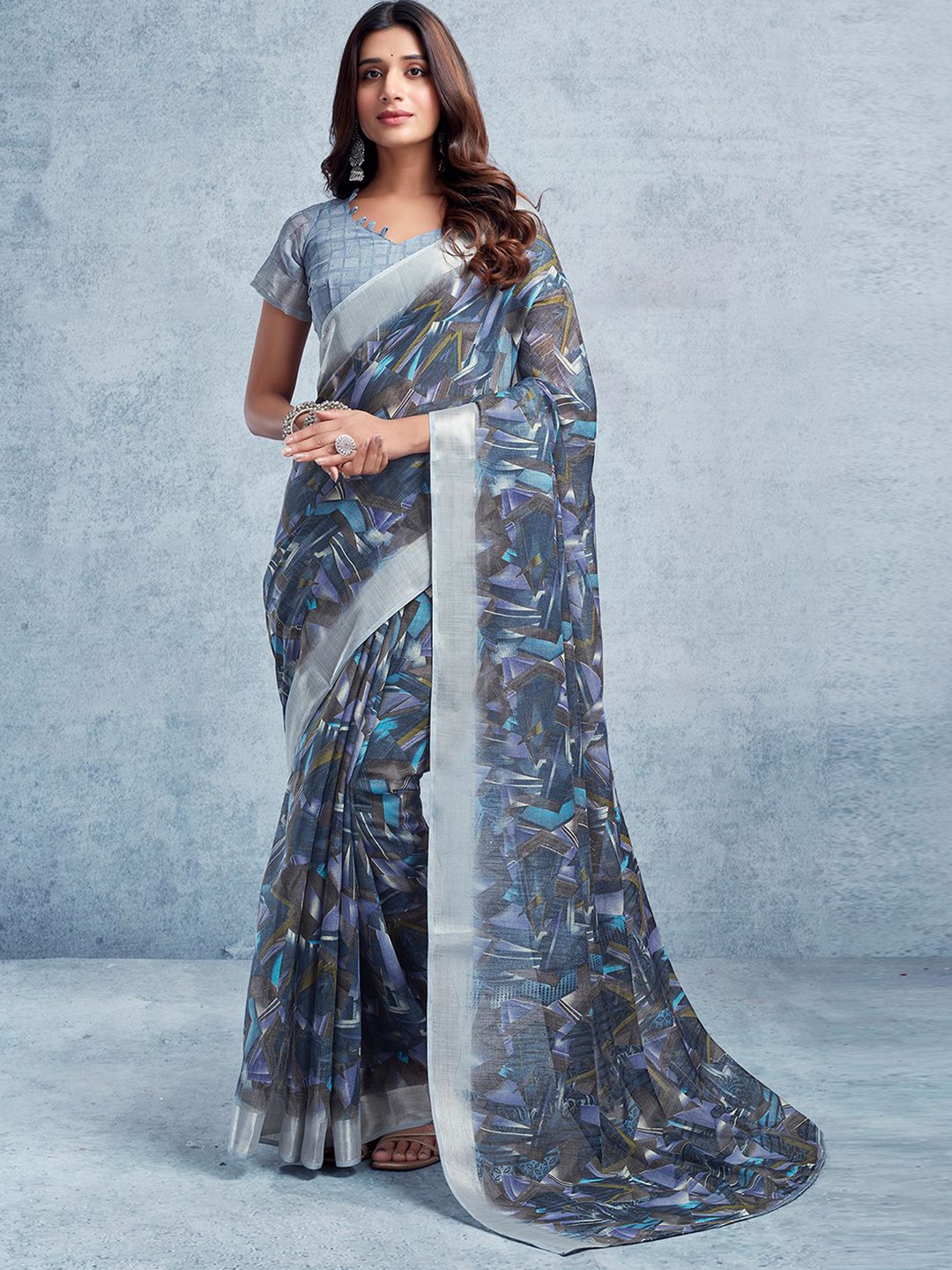 

KALINI Geometric Printed Zari Ikat Saree, Navy blue