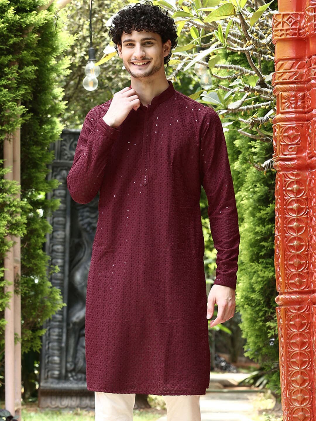 

DEYANN Ethnic Motifs Embroidered Sequinned Detailed Straight Kurta, Maroon