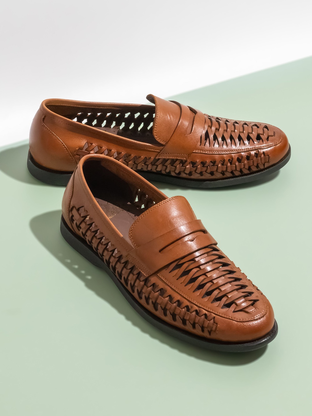 

ATESBER by Inc.5 Men Textured Round Toe Leather Loafers, Tan