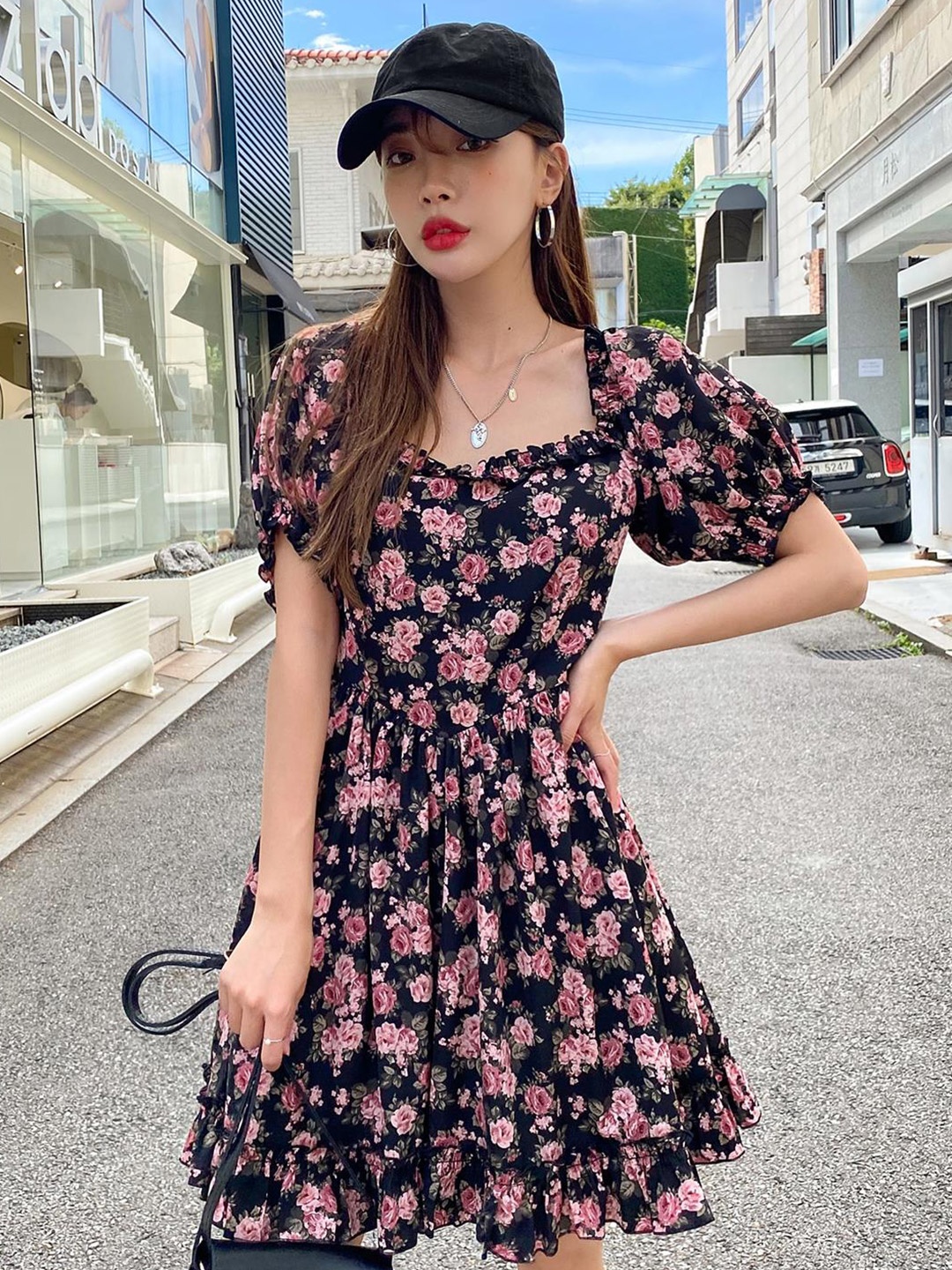 

Kotty Black & Pink Floral Printed Sweetheart Neck Puff Sleeves Crepe Fit & Flare Dress