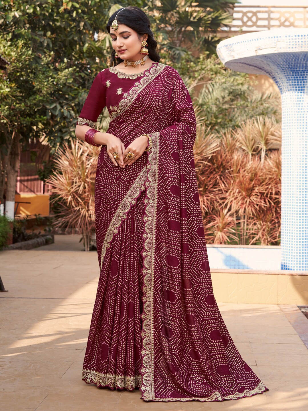 

Saree mall Bandhani Sequinned Saree, Magenta