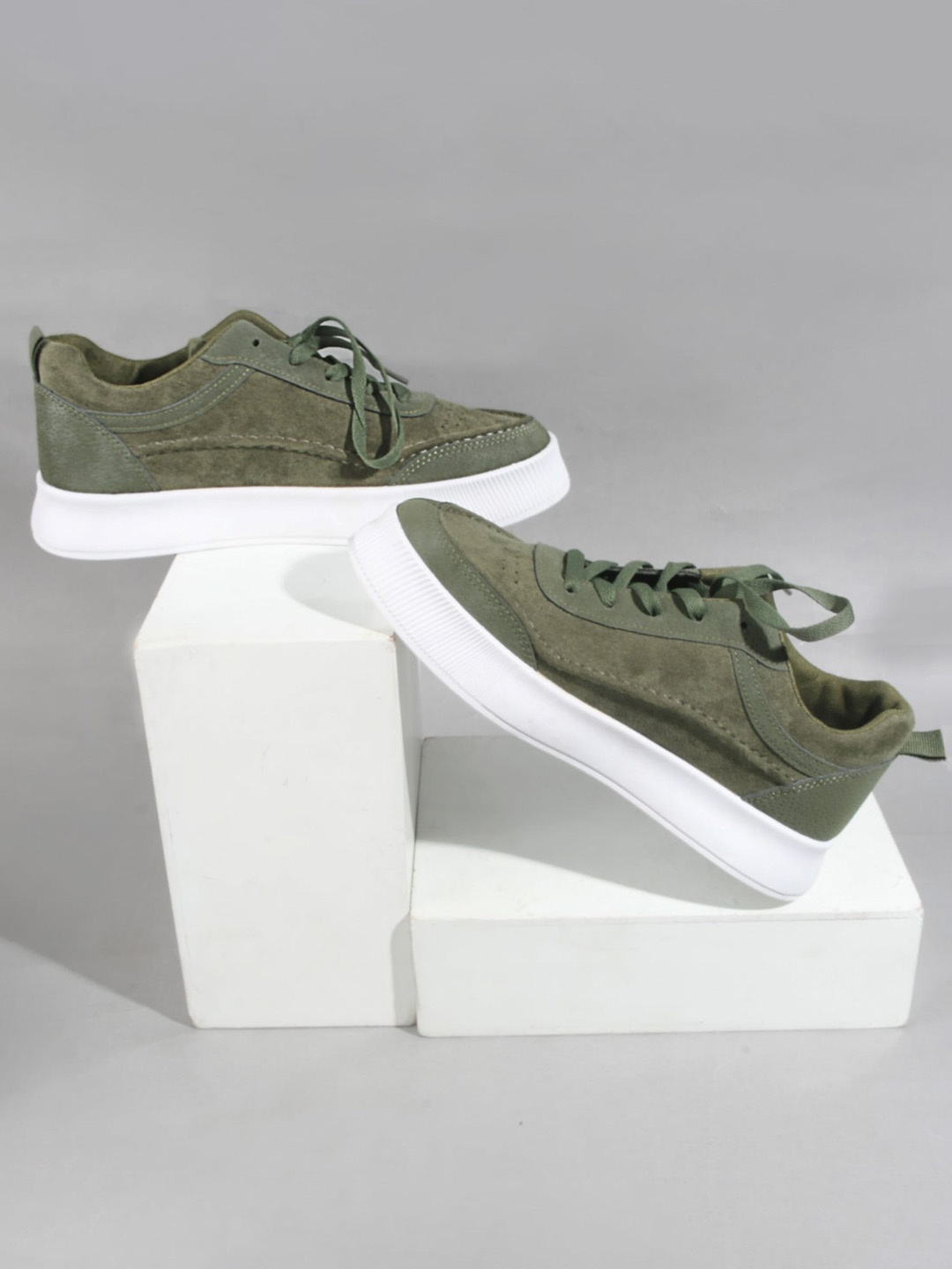 

THE WHITE POLE Men Textured Round Toe Lightweight Memory Foam Canvas Sneakers, Green