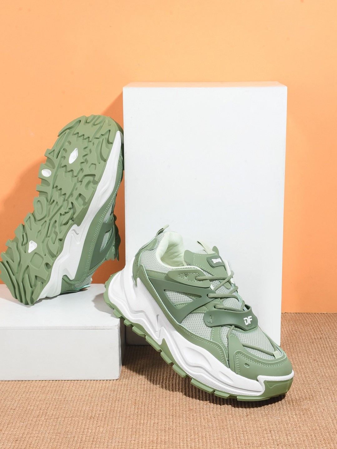 

THE WHITE POLE Men Round Toe Lightweight Memory Foam Mesh Sneakers, Green