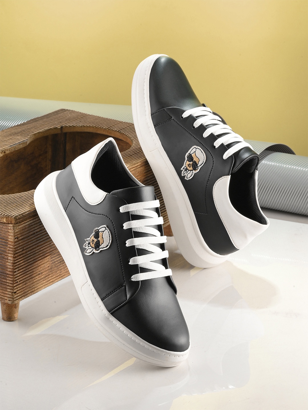 

The Roadster Lifestyle Co. Men Black Lace-Up Casual Sneakers
