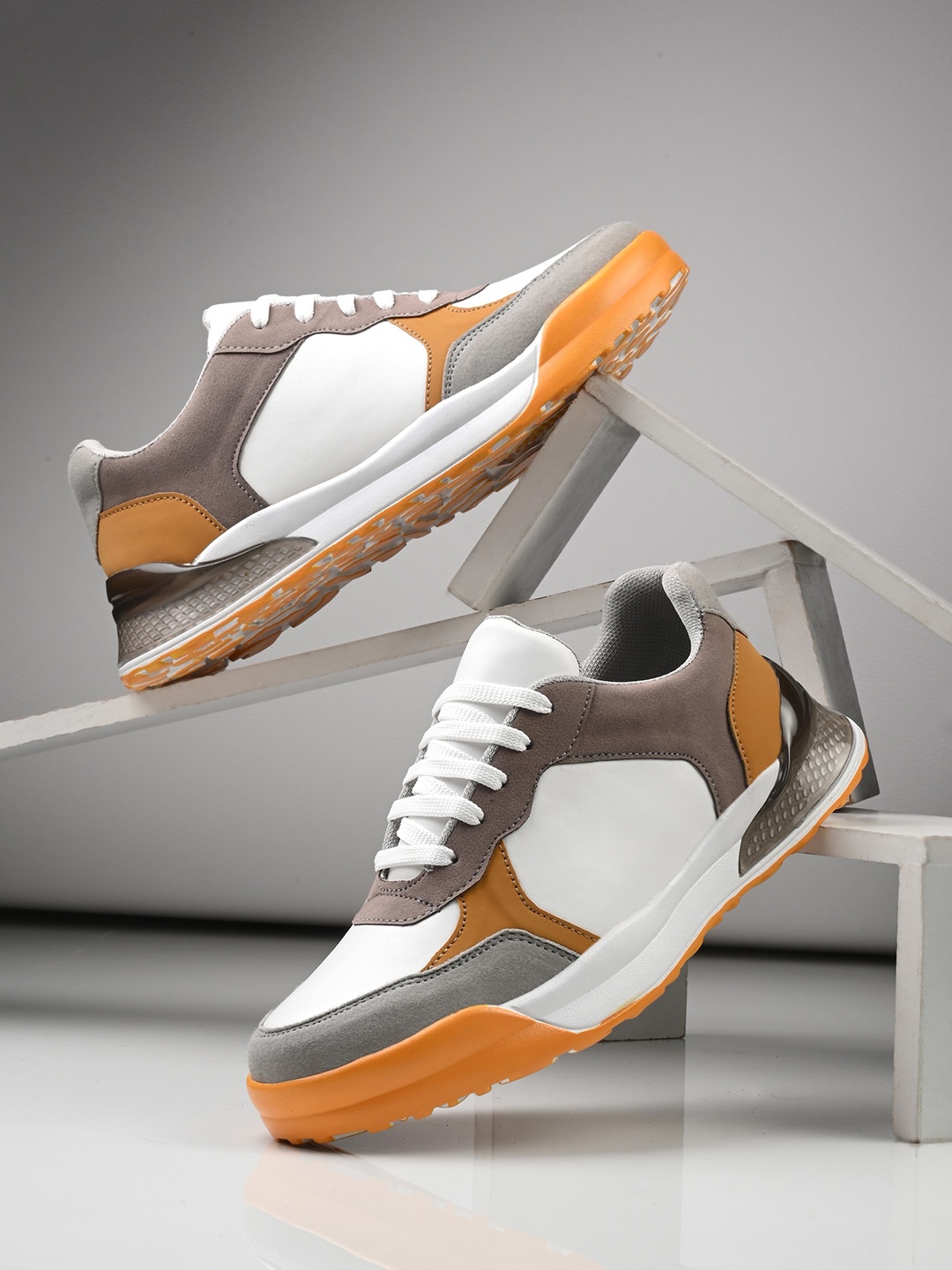 

The Roadster Lifestyle Co. Men White Colourblocked Lace-Up Casual Sneakers
