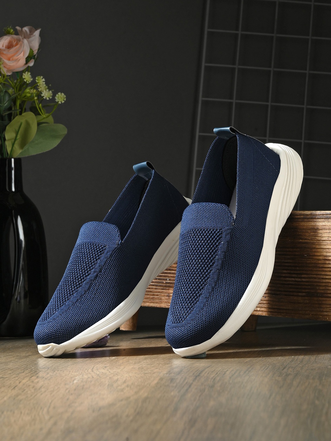 The Roadster Lifestyle Co. Women Flyknit Comfortable Running Sports Shoes, Navy blue