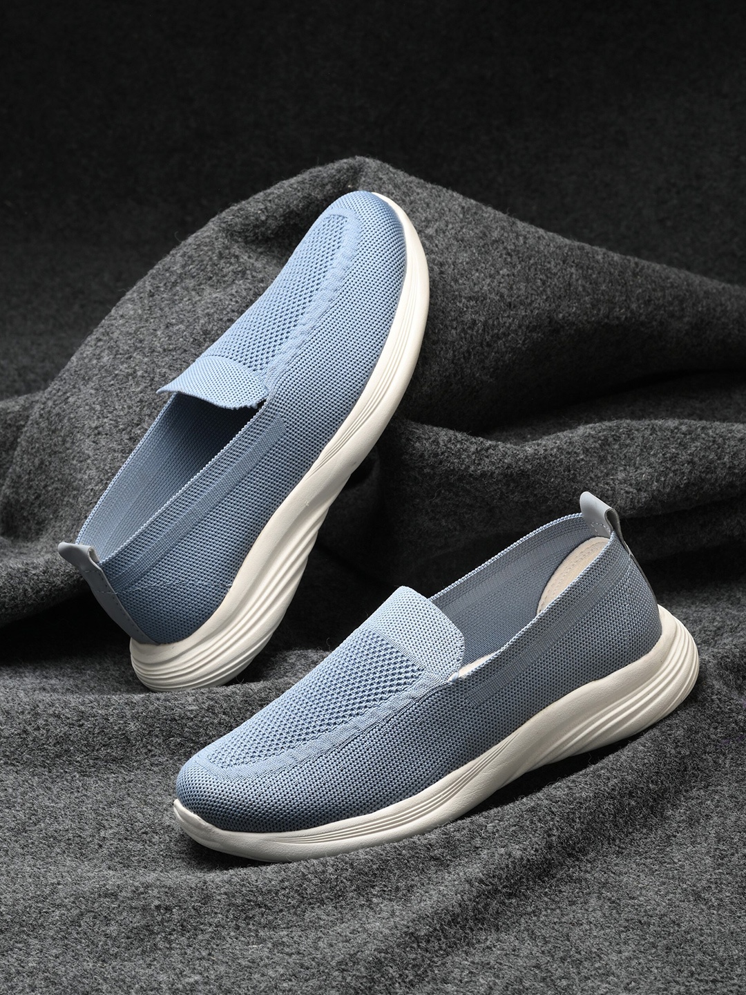 

The Roadster Lifestyle Co. Women Blue Textured Flyknit Comfortable Trainning Shoes
