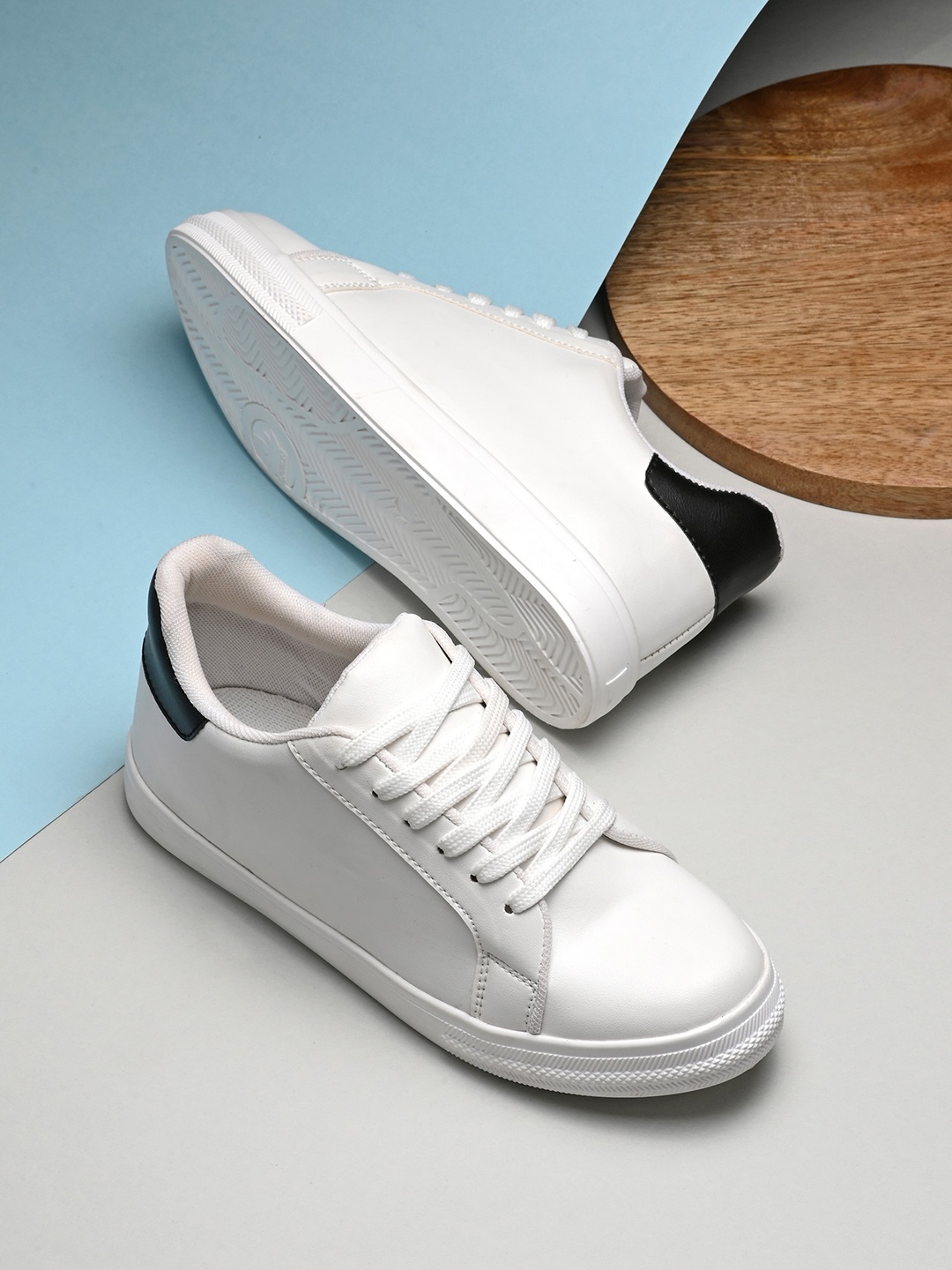 

The Roadster Lifestyle Co. Women White Lace-Up Lightweight Casual Sneakers