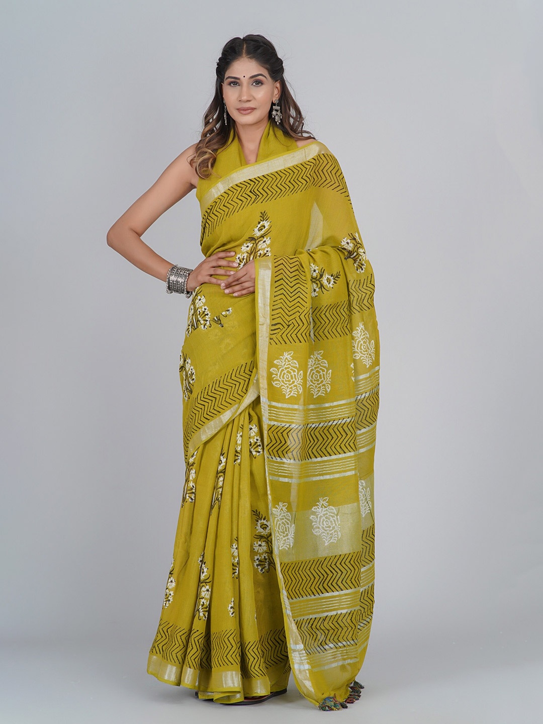 

Shivanya Handicrafts Cotton Linen Ethnic Motif Block Print Saree, Green