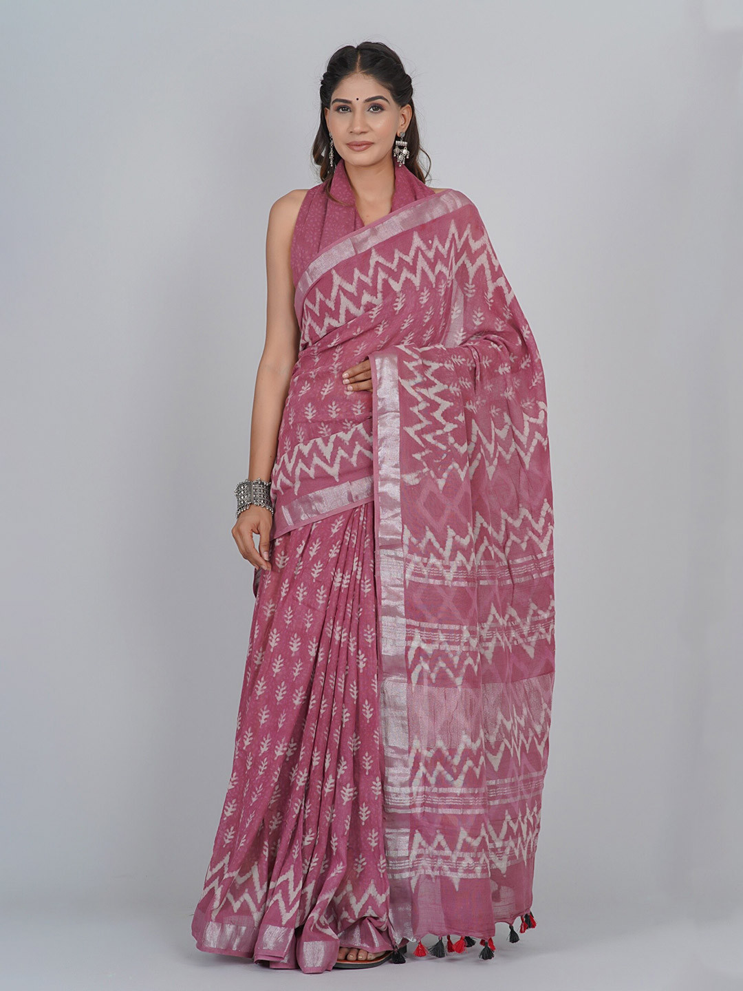 

Shivanya Handicrafts Cotton Linen Ethnic Motif Block Print Saree, Peach