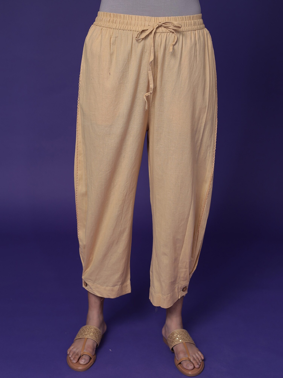 

Zari Women Jaipur Cotton Mid-Rise Regular Fit Regular Trouser, Cream