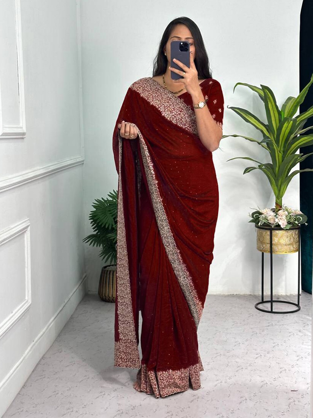 

Pionex Embellished Embroidered Saree, Maroon