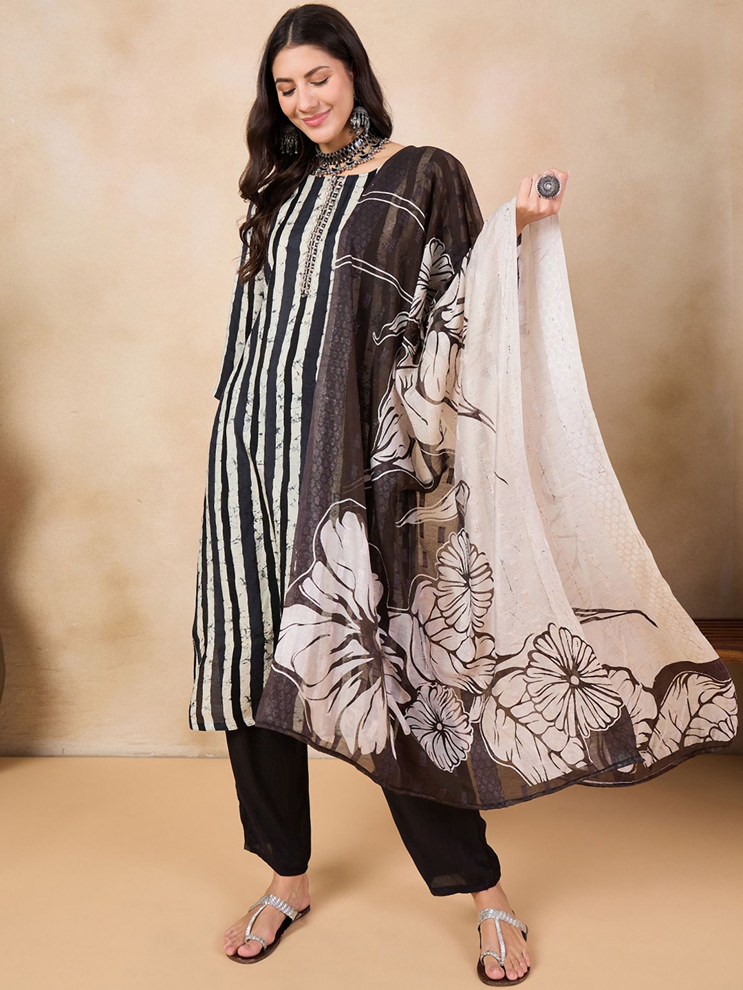 

Anouk Navy Blue Striped Straight Kurta & Trousers With Dupatta