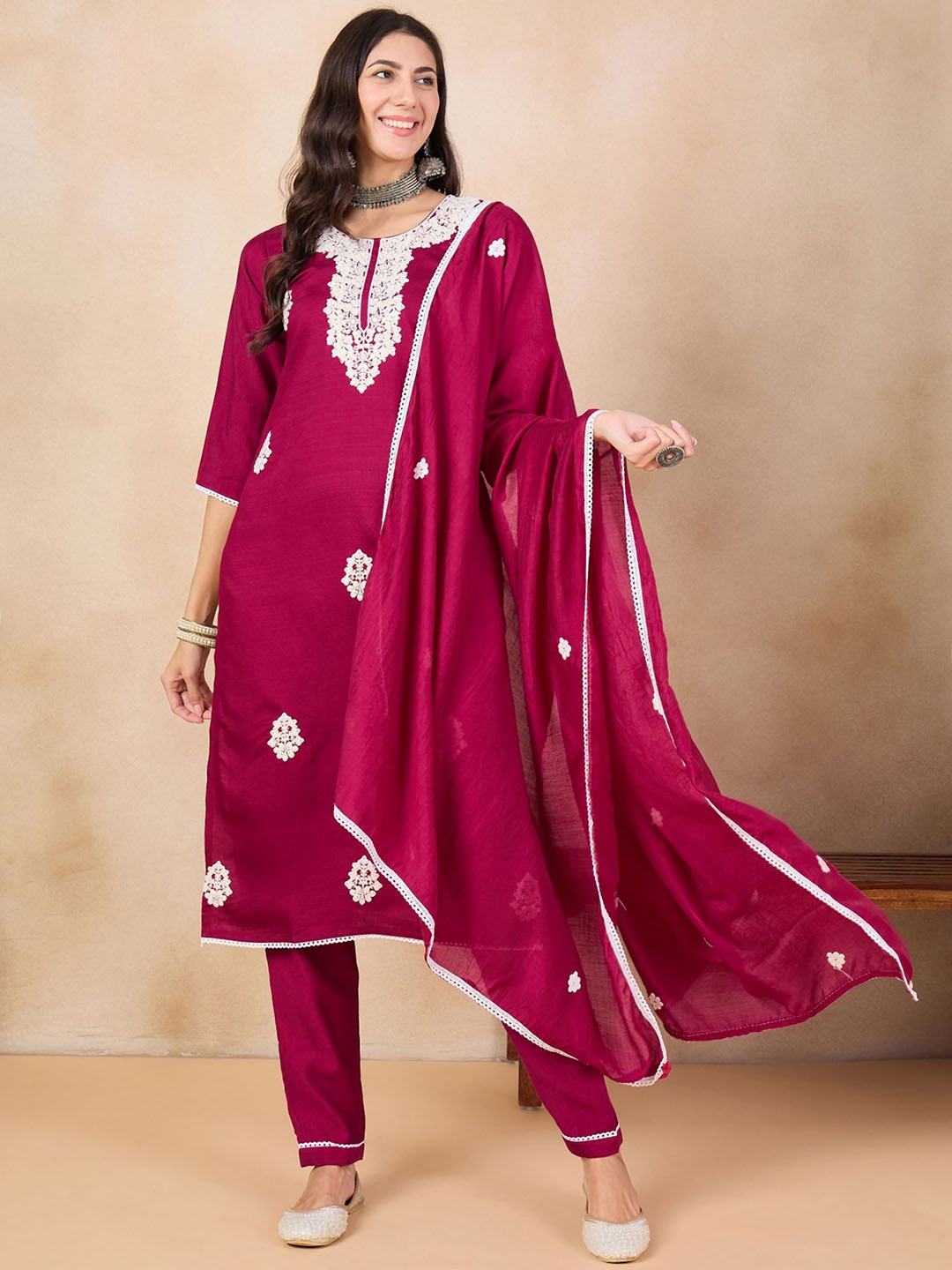 

Anouk Floral Embroidered Regular Thread Work Kurta & Trousers With Dupatta, Pink