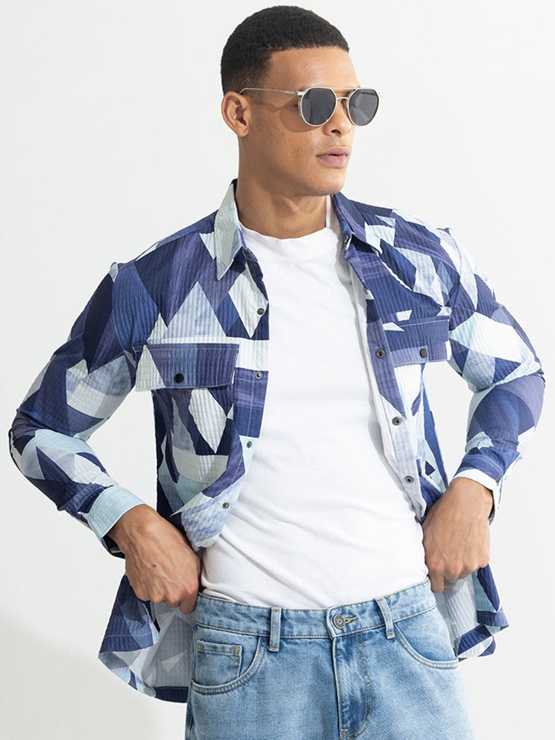 

Snitch Blue & White Geometric Printed Classic Tailored Fit Casual Shirt