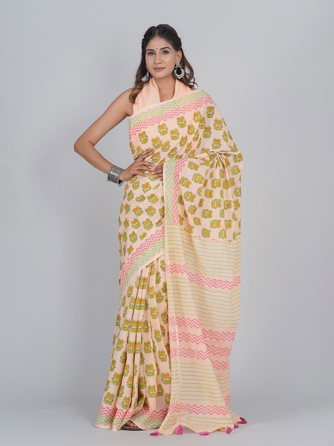 

Shivanya Handicrafts Pure Cotton Ethnic Motif Block Print Saree, Cream