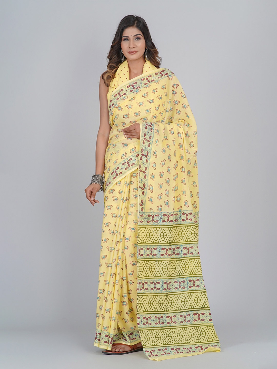 

Shivanya Handicrafts Pure Cotton Ethnic Motif Block Print Saree, Yellow
