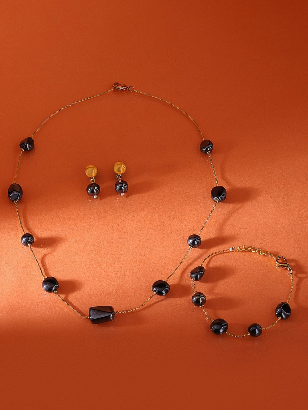 

AMI Gold-Plated Beaded Necklace And Earrings